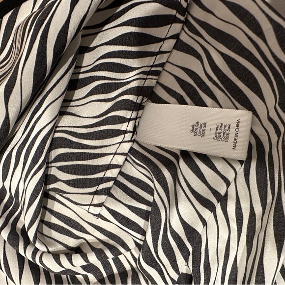 Elizabeth and James Silk Blouse Size Small - Picture 7 of 8